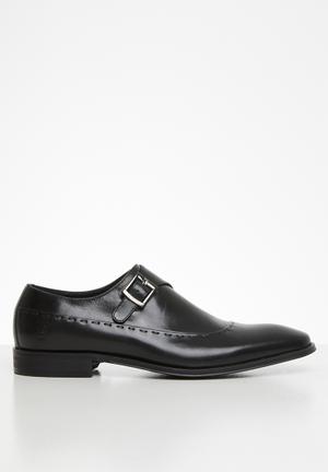 black shoe with buckle