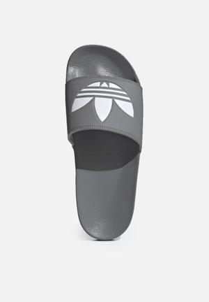 adilette nike