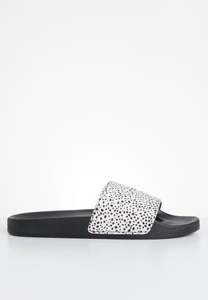 superga flip flops