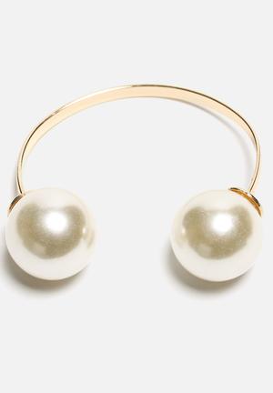 Large Pearl Bracelet