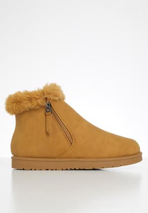 aeo fur lined zip boot