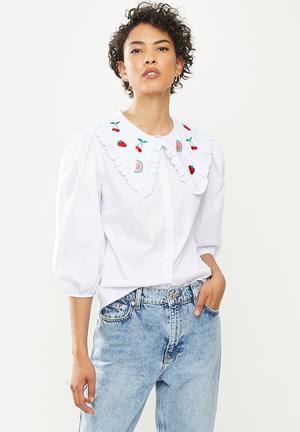 Large collar shirt with puff sleeves - white