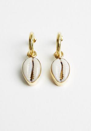 Cowrie shell earrings - brass
