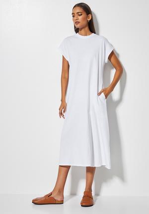 white sleeveless oversized t shirt dress