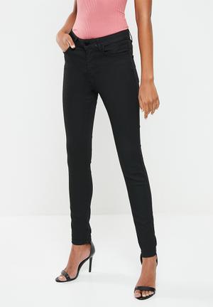 GUESS Mom jeans in aubk authentic black