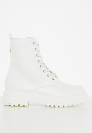 white boots size 3