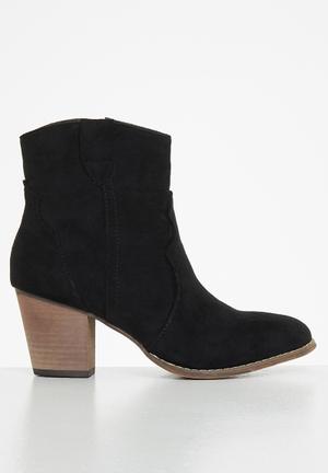 western cut ankle boots