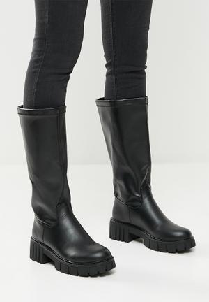 tall black boots for women