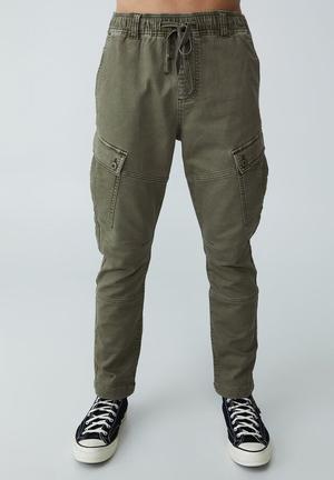 mens jogger cargo shorts