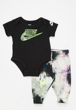 cheap newborn nike clothes