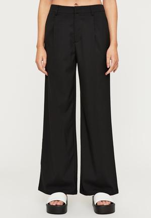 Buy Black Trousers Online In India At Best Price Offers | Tata CLiQ