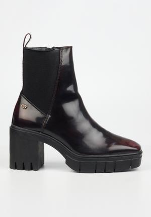 superbalist chelsea boots