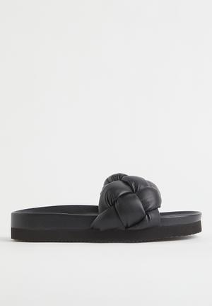 https://superbalist.com/browse/women/shoes/sandals-flip-flops