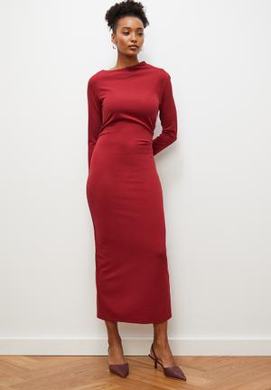 https://superbalist.com/browse/women/dresses/formal