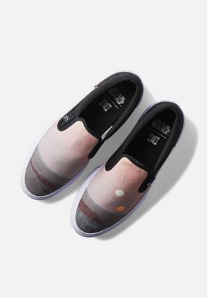 Vans slip store on space