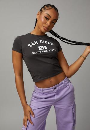 Lcn Nfl Cropped Fitted Graphic Tee