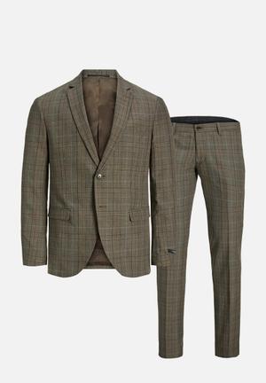 Cheapest suits outlet online