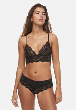 Push-up bra and panties set in navy and cream colour with lace –  shasha-lingerie-and-beachwear