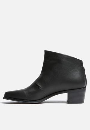 billini black cowboy boots
