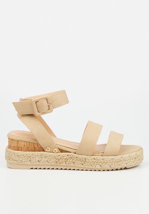 LUNA BLU by Westside Beige Beaded Wedge Heel Sandals Price in India, Full  Specifications & Offers | DTashion.com