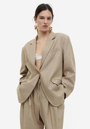 3 Women's Linen Jackets To Look Effortlessly Chic -