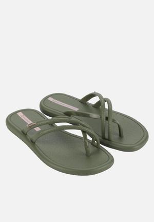 Get The Latest Ipanema Slippers Collection Online In India | Tata CLiQ