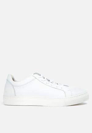 Dylan Sneaker