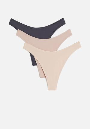 VICTORIA'S SECRET Conscious Seamless Thong Panty, Women's Fashion, Bottoms,  Other Bottoms on Carousell