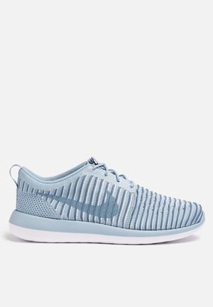 Roshe Two Flyknit