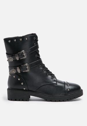 Buckle studded boot