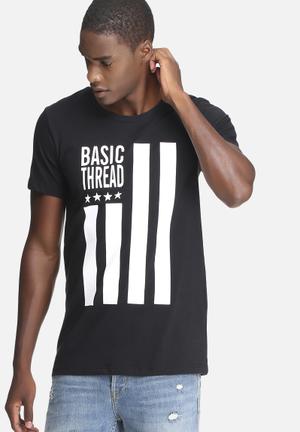 Graphic scoop tee