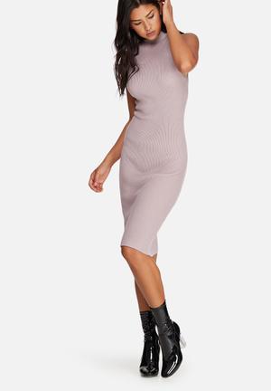 Basic sleeveless round neck midi dress