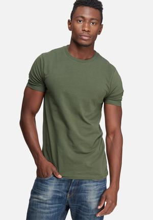 Muscle fit tee