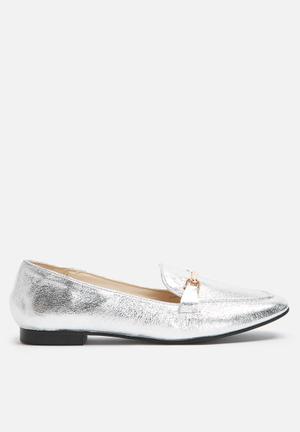 Metallic loafer
