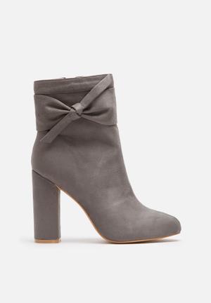Bow Boot