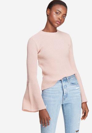 Fluted sleeve knit