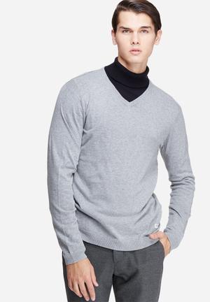 Alexander v-neck knit