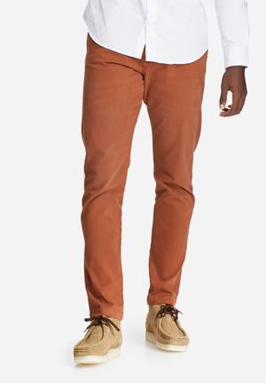 Regular fit chino with belt