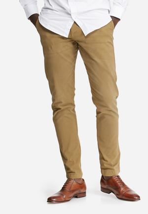 Regular fit chino with belt