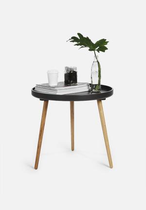Tray table