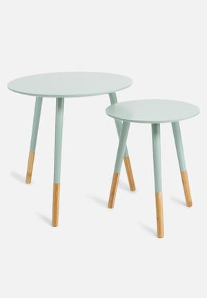 Graceful table set