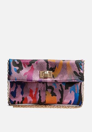 Lock camo clutch bag