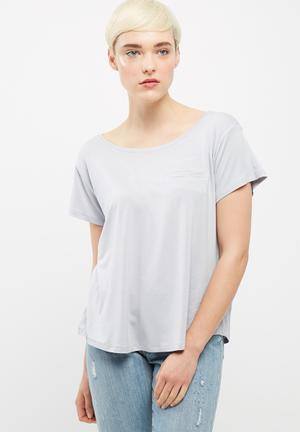 Scoopneck relaxed tee with turn back cuff
