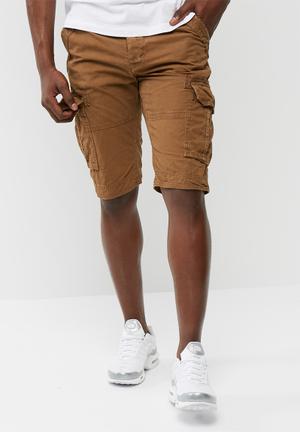 Core cargo shorts