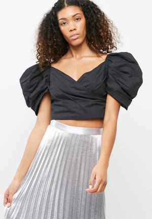 Puff sleeve pleated crop top