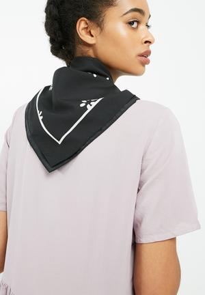Kelle square scarf