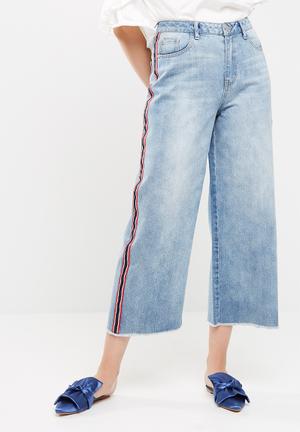 Wide leg side stripe cropped jeans