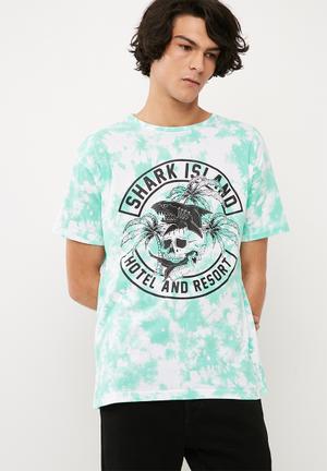 Drop shoulder tee