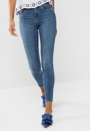 Cotton on best sale shape embracer jeans