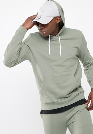 Pullover hoodie